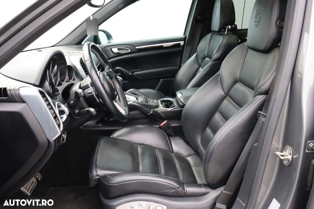 Porsche Cayenne 4.2 L S - 12