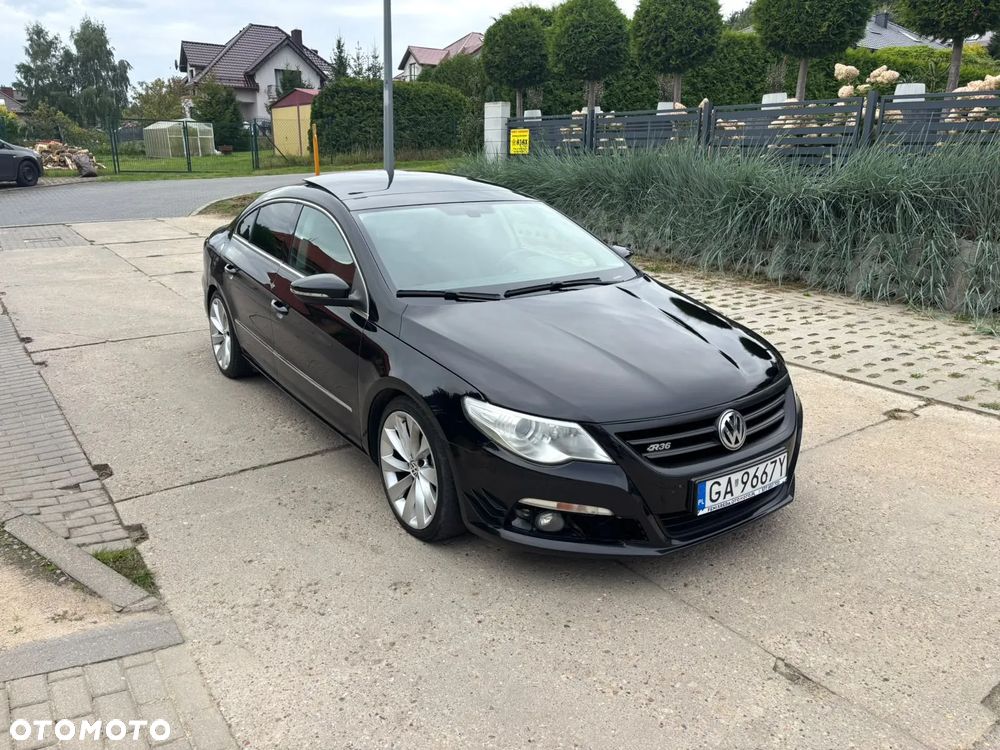 Volkswagen Passat - 1