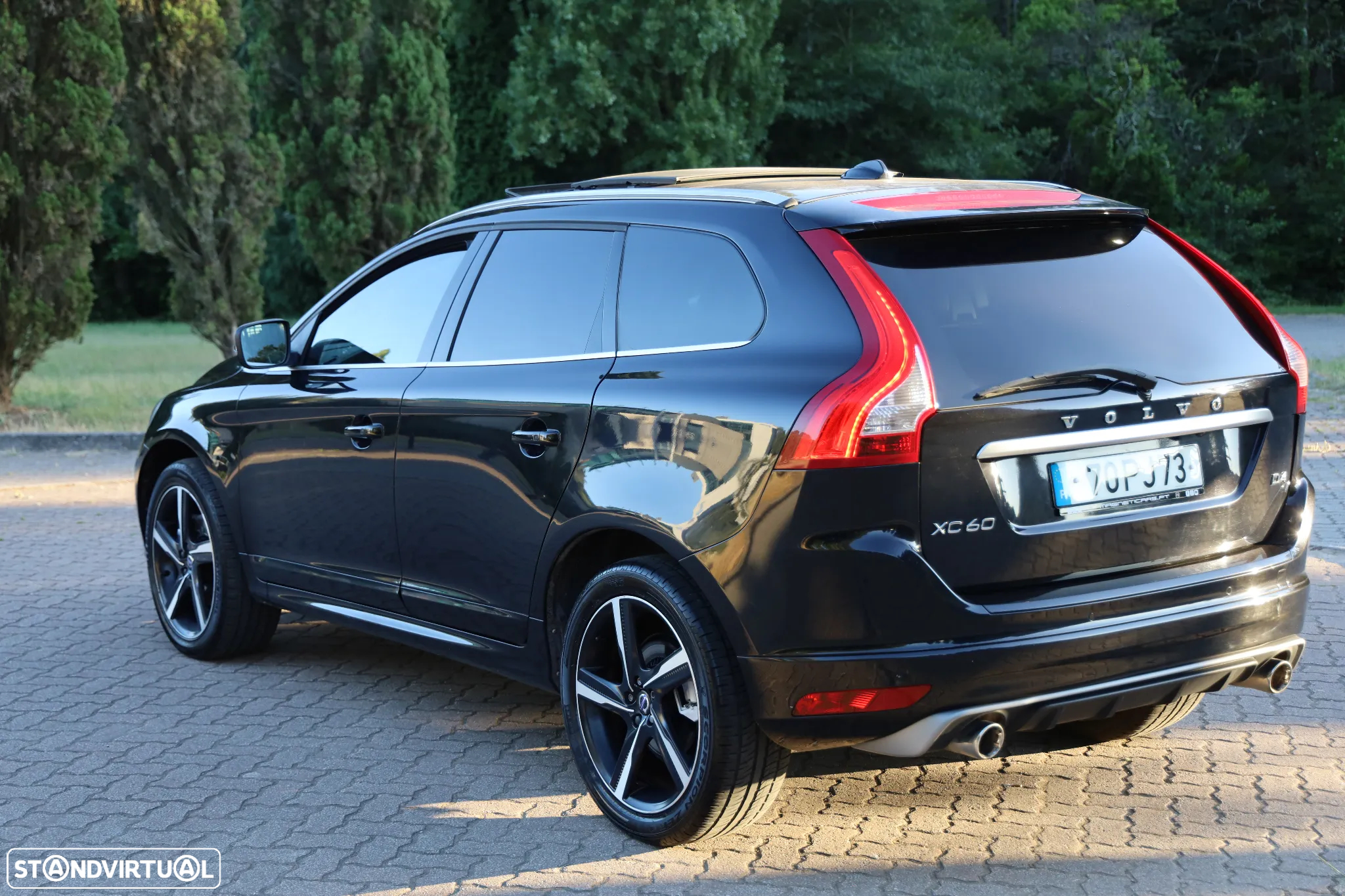 Volvo XC 60 2.0 D4 R-Design Geartronic - 11
