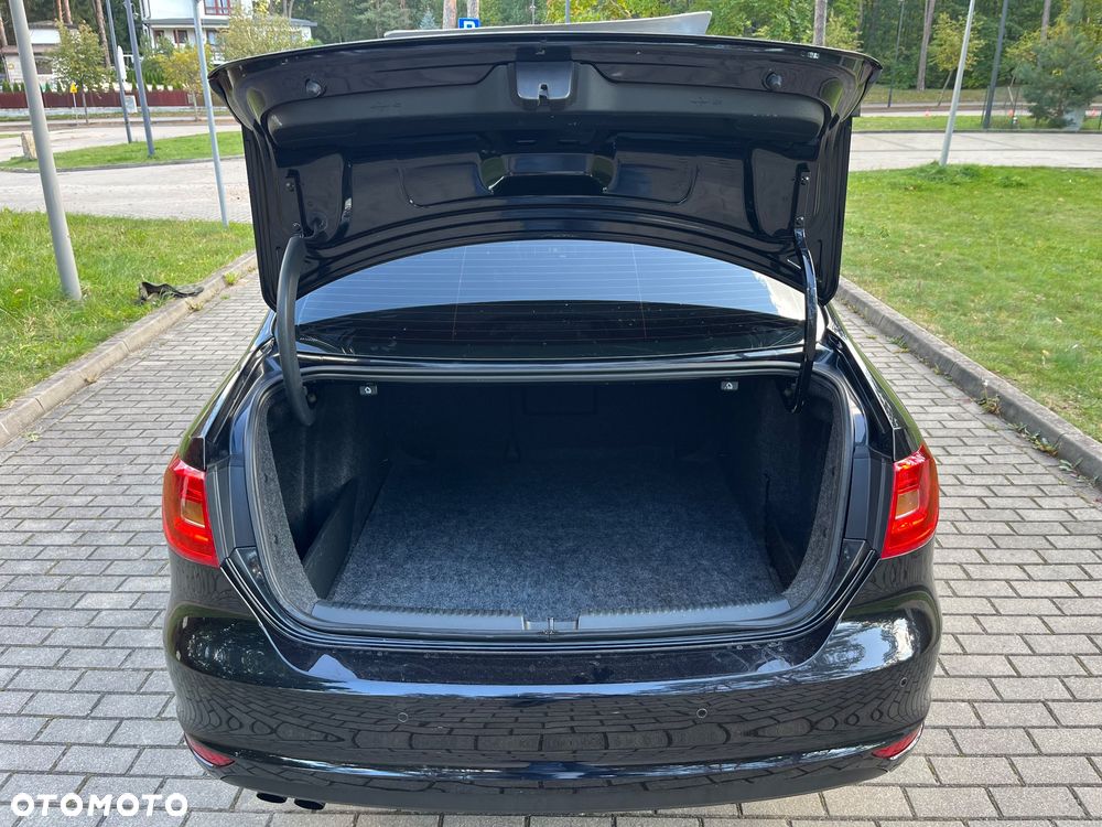 Volkswagen Jetta 2.0 TDI DPF DSG Trendline - 10