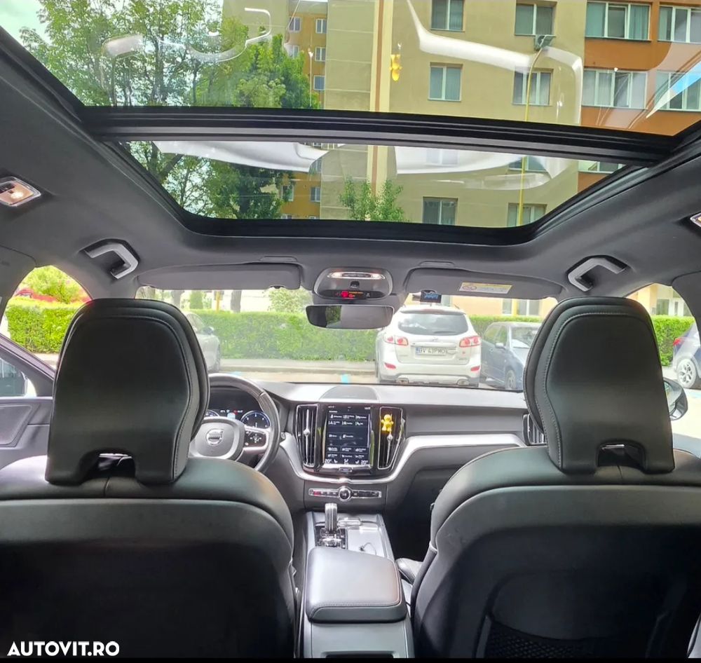 Volvo XC 60 B4 MHEV AWD R-Design - 11