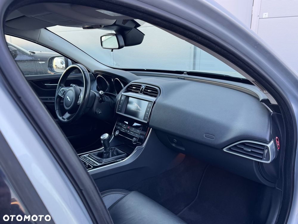 Jaguar XE E-Performance Pure - 15