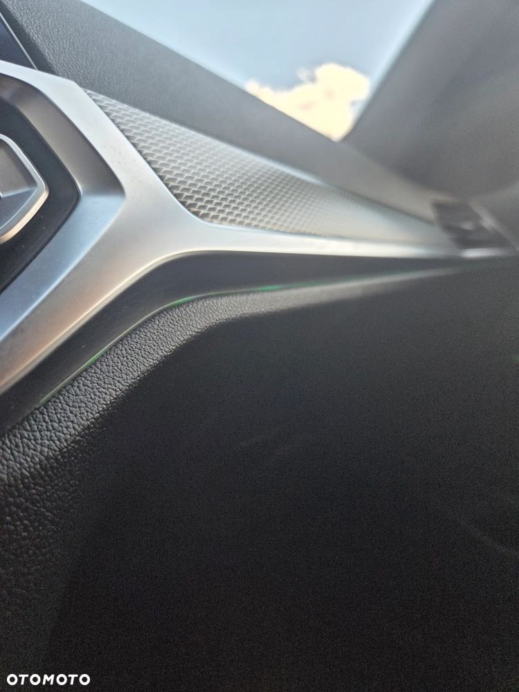 BMW Seria 3 318d M Sport Shadow - 12