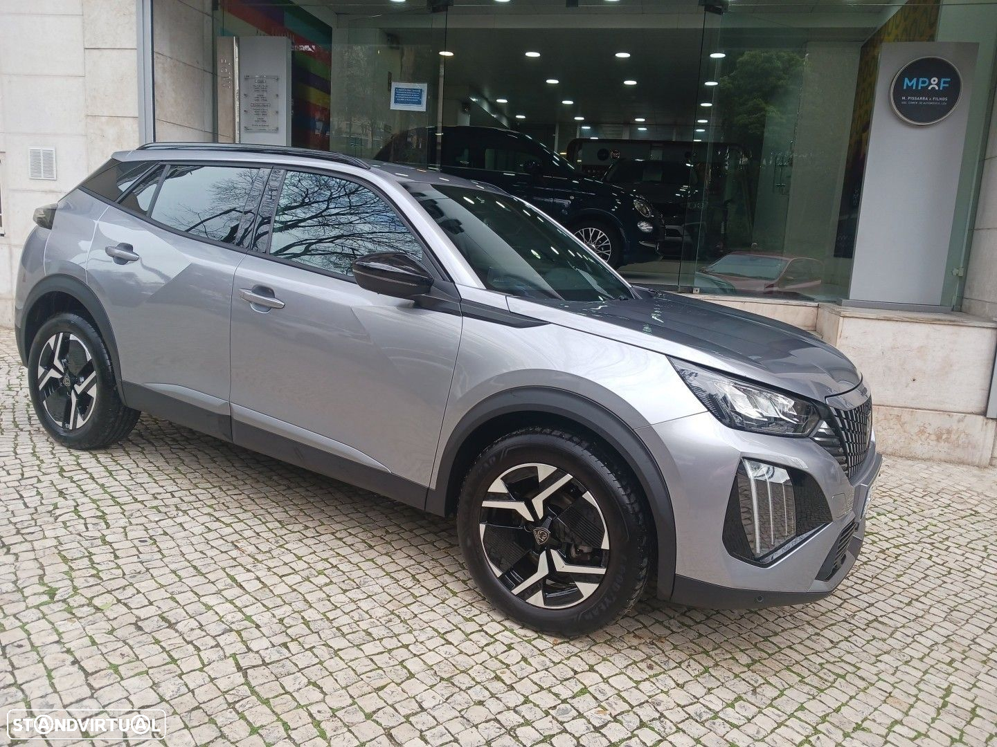 Peugeot 2008 1.2 PureTech Allure EAT8 - 3