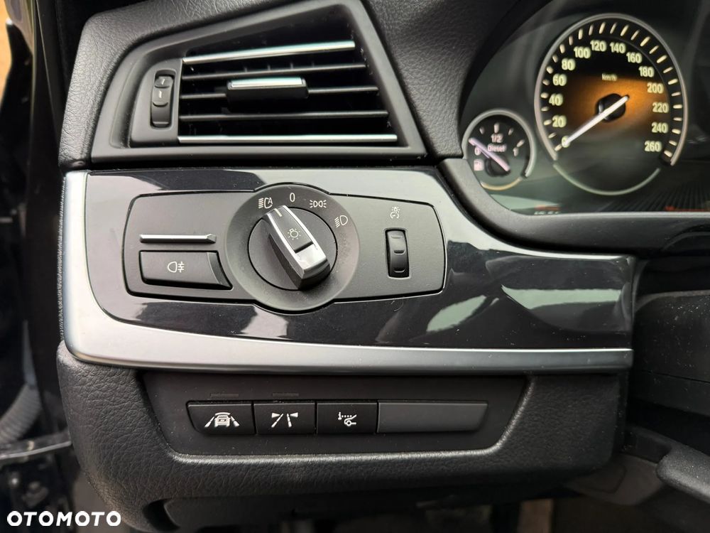 BMW Seria 5 530d xDrive Sport-Aut Luxury Line - 9