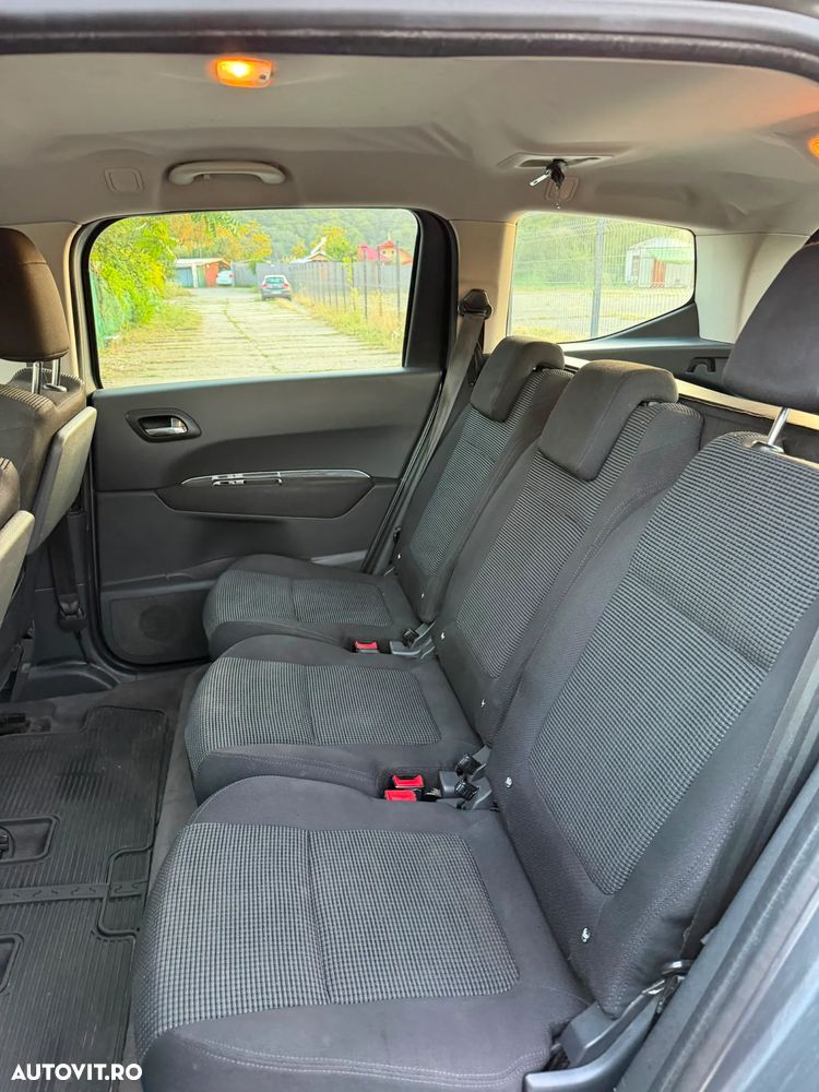 Peugeot 5008 - 8