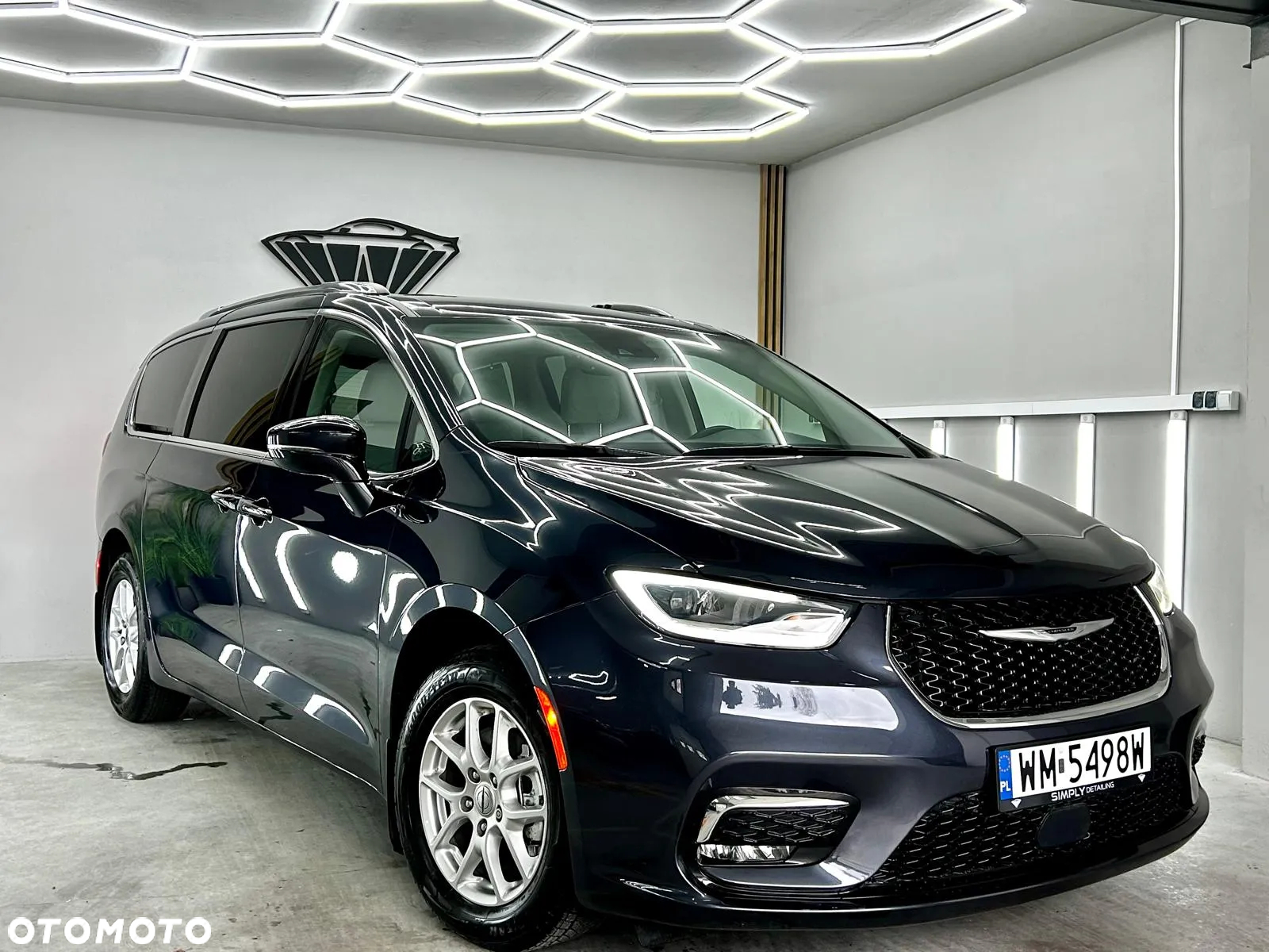 Chrysler Pacifica - 2