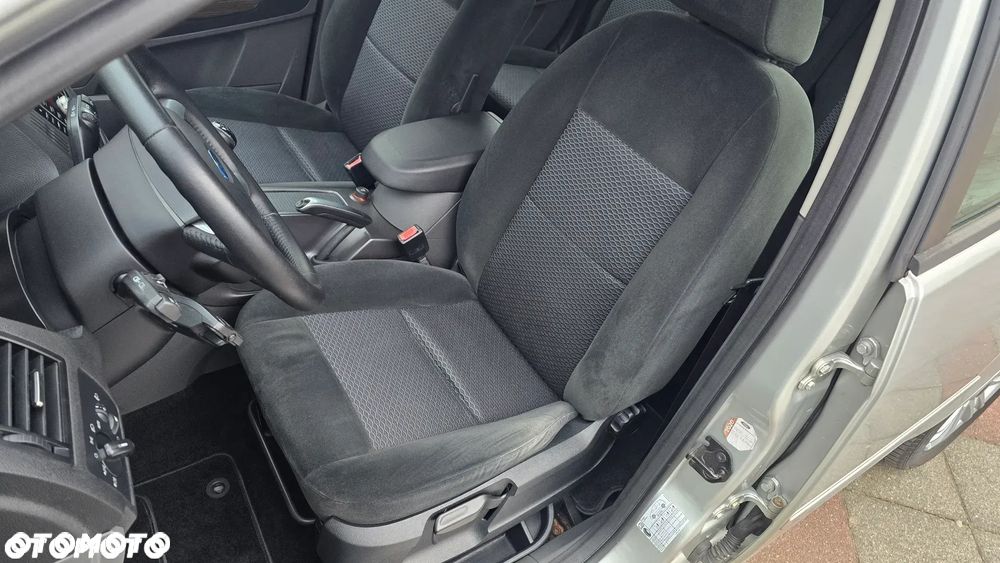 Ford C-MAX 1.8 Ghia - 23