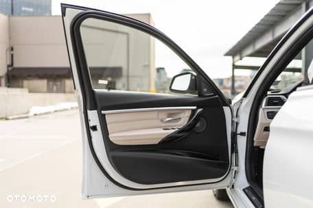 BMW Seria 3 ver-330i-edition-luxury-line-purity - 14