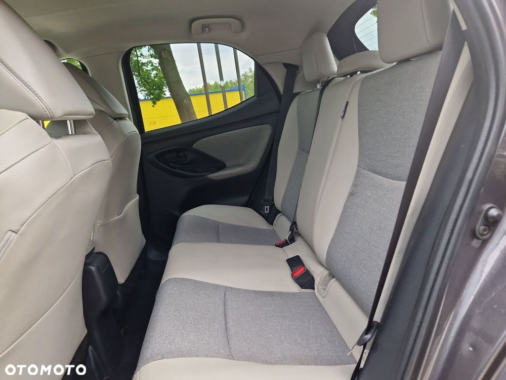 Toyota Yaris - 12