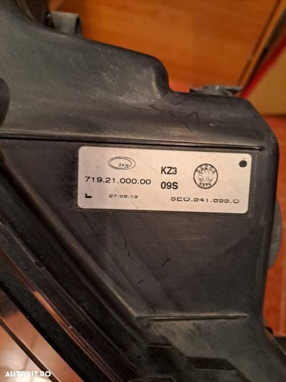 Proiector stanga original Skoda Octavia 3 cod 5E0941699C - 3