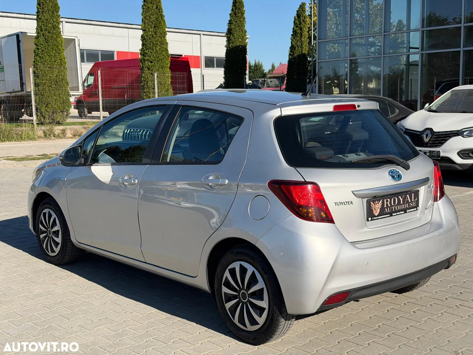 Toyota Yaris 1.5 VVT-i HSD Sol - 4