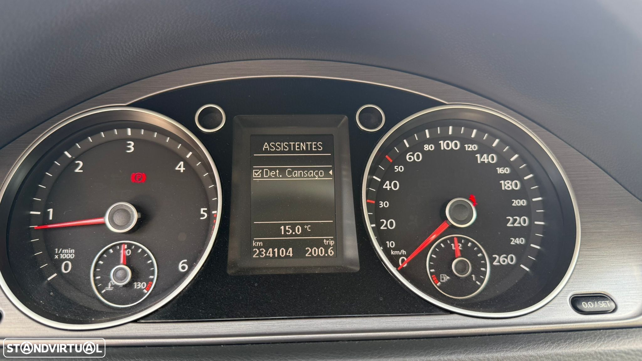 VW Passat 2.0 TDI Highline - 29