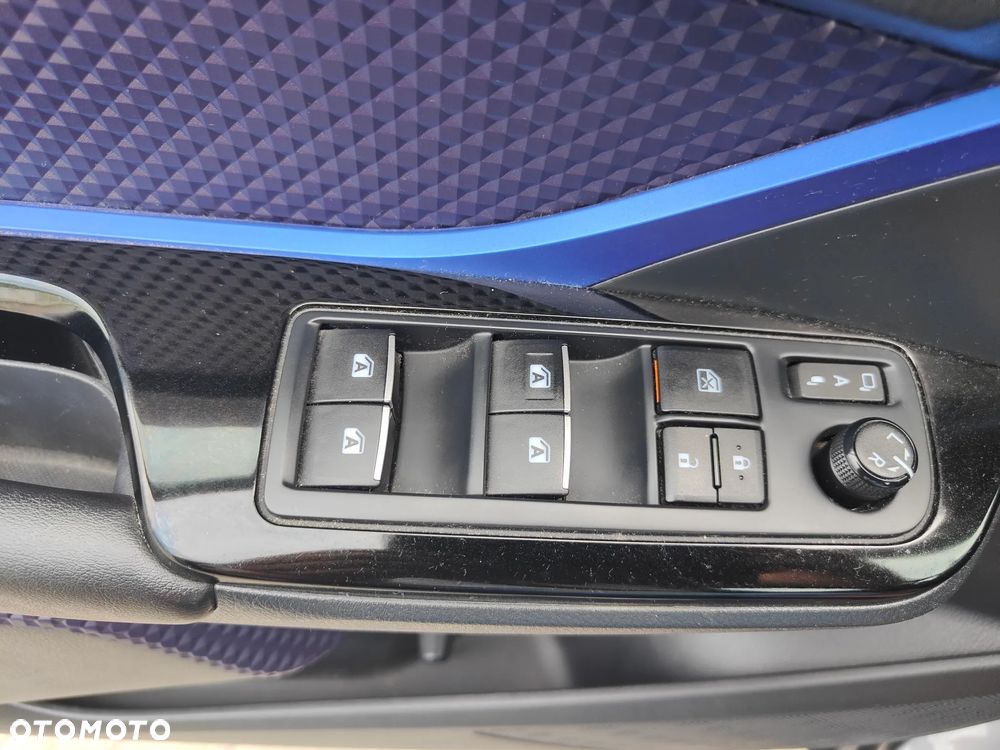 Toyota C-HR 1.2 T Premium CVT 4x4 - 33