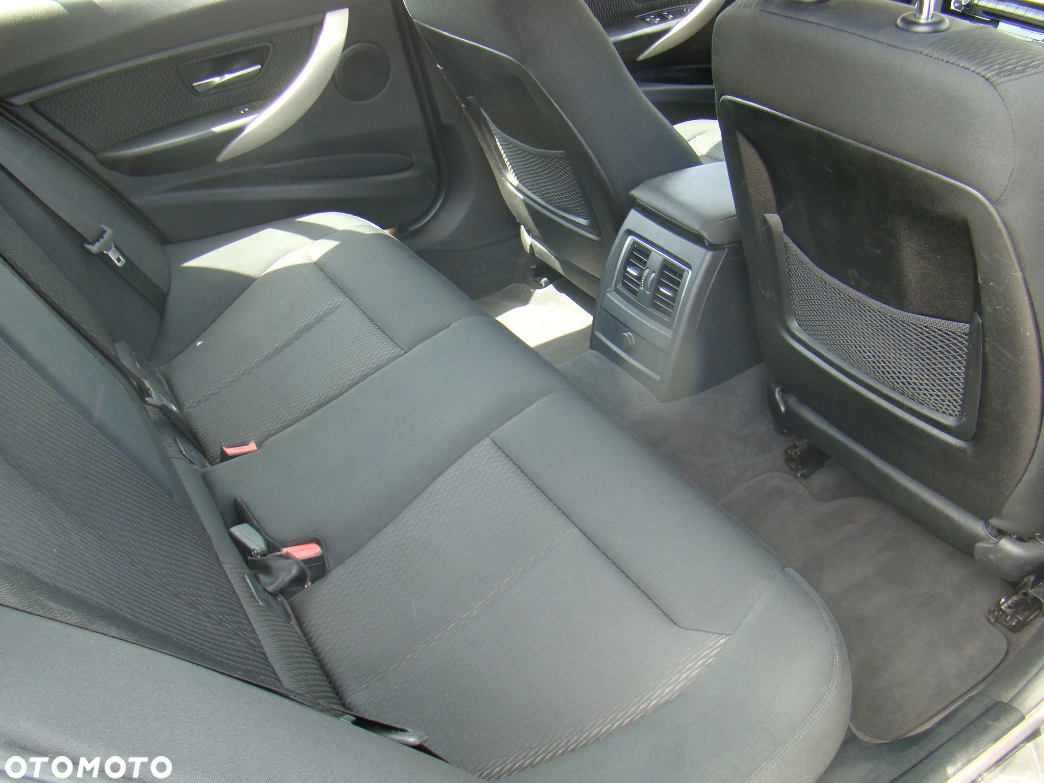 BMW Seria 3 318d Touring Advantage - 33