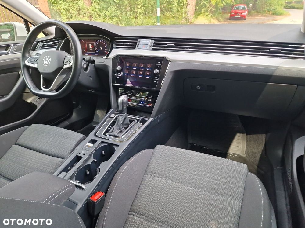 Volkswagen Passat - 25