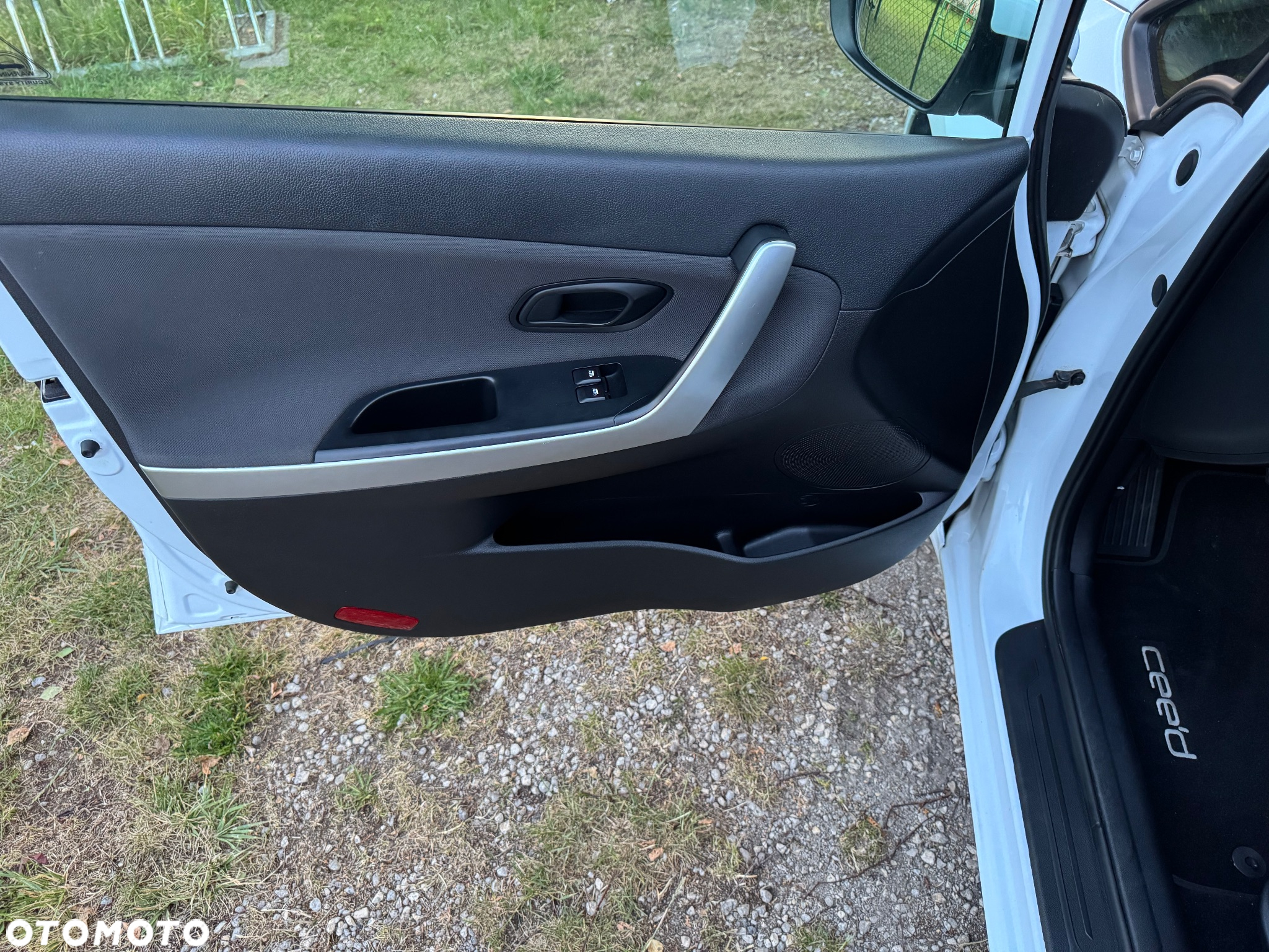 Kia Ceed - 11