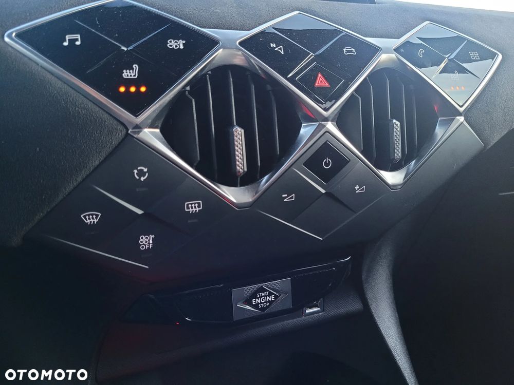 Citroën DS3 Crossback PureTech 100 PERFORMANCE LINE - 16