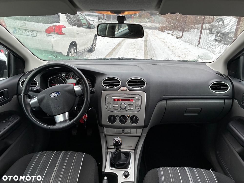 Ford Focus 1.6 16V Ambiente - 10
