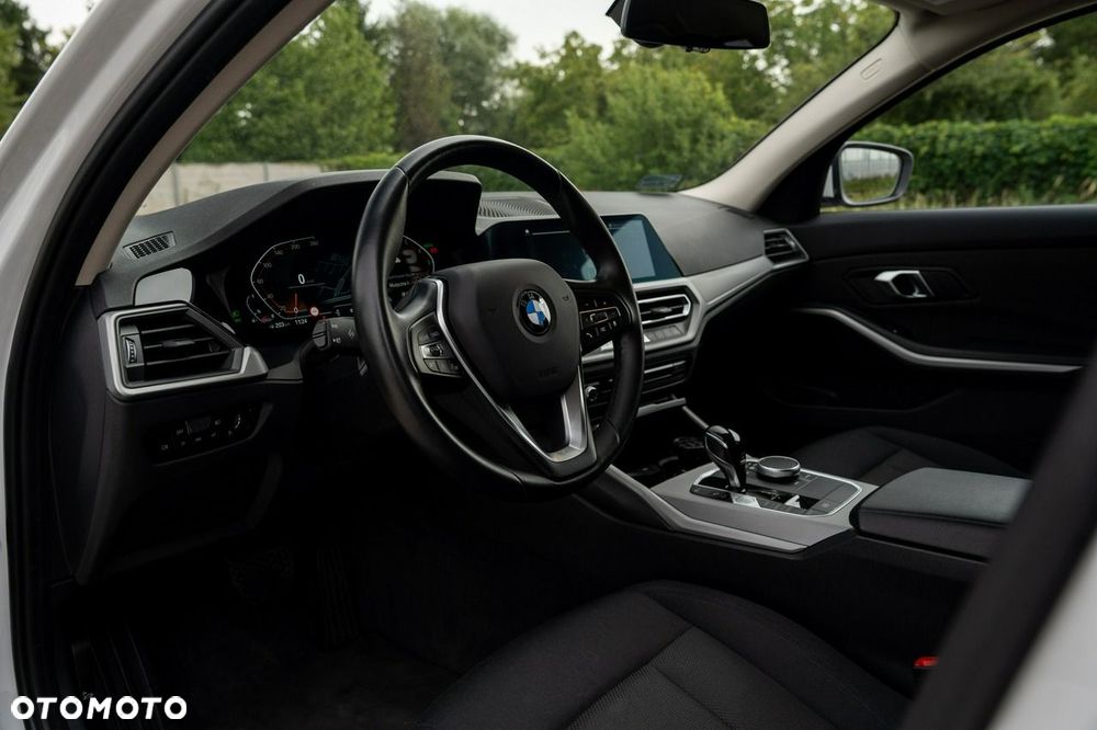 BMW Seria 3 318i Advantage - 18