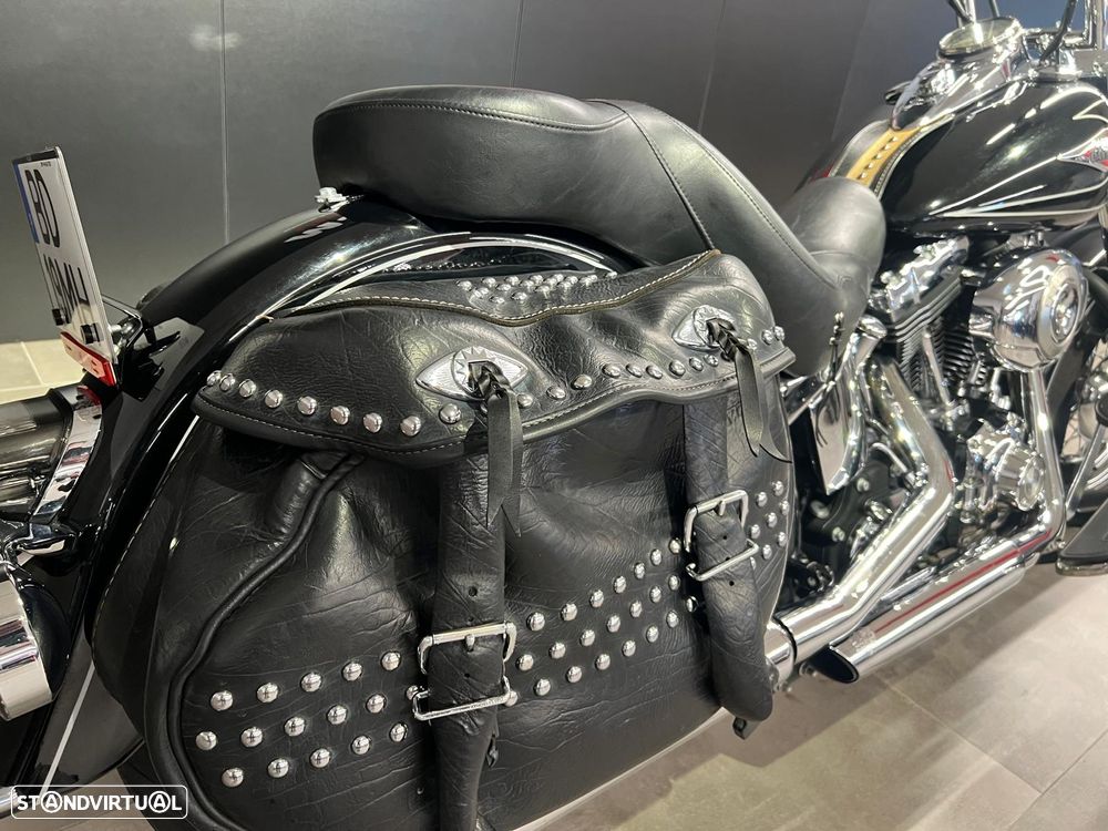 Harley-Davidson Heritage SOFTAIL FLSTC - 3