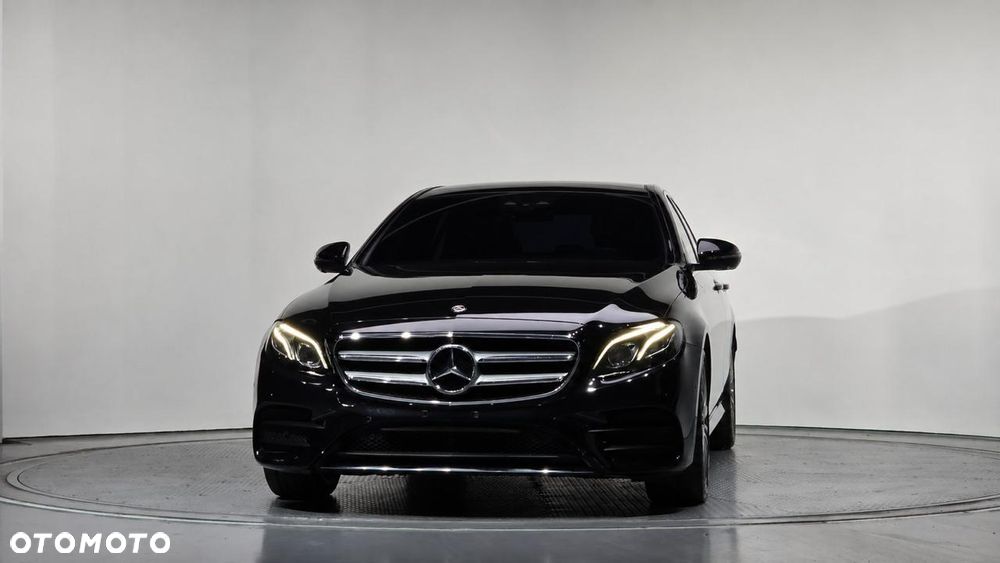 Mercedes-Benz Klasa E 300 9G-TRONIC AMG Line - 3