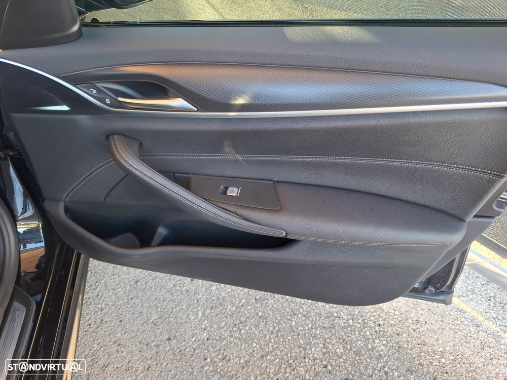 BMW 530 e Pack Desportivo M Pro - 39