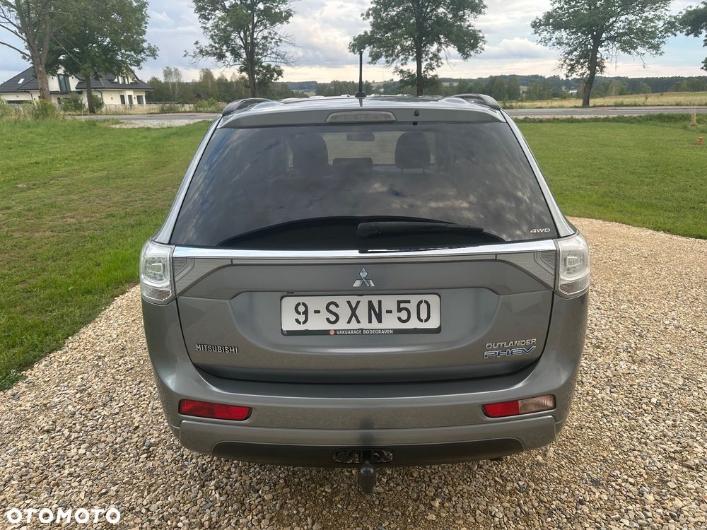 Mitsubishi Outlander Instyle NAVI + - 5