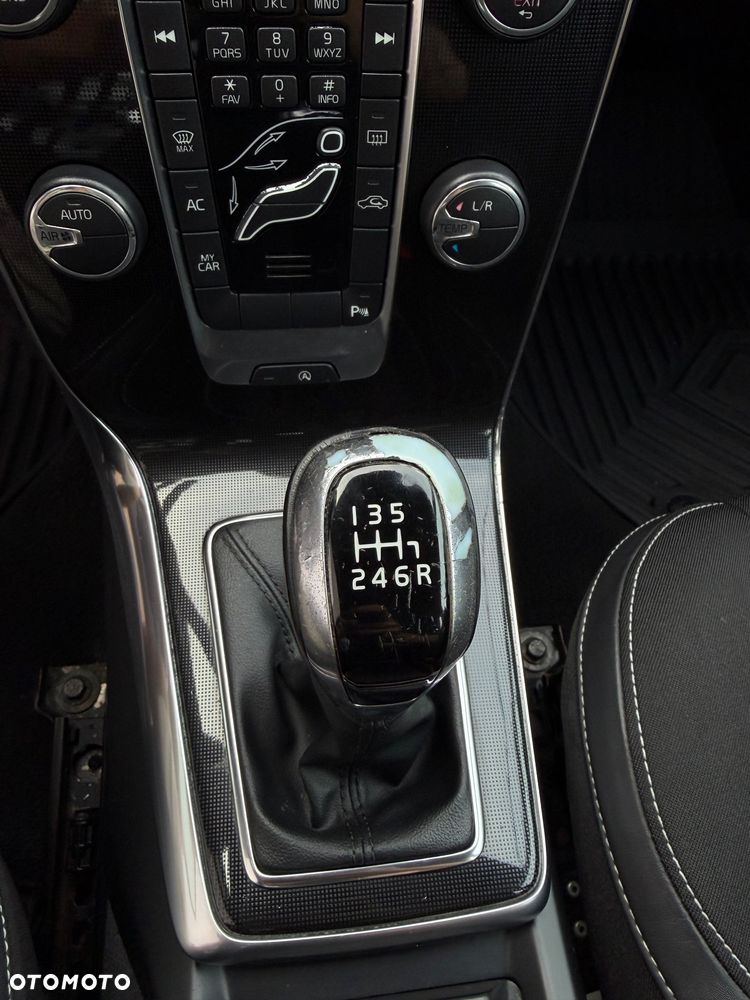 Volvo V40 D2 Drive-E Momentum - 10