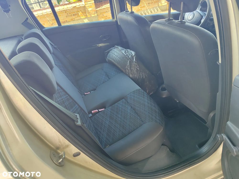 Renault Clio 1.2 16V Wind - 8