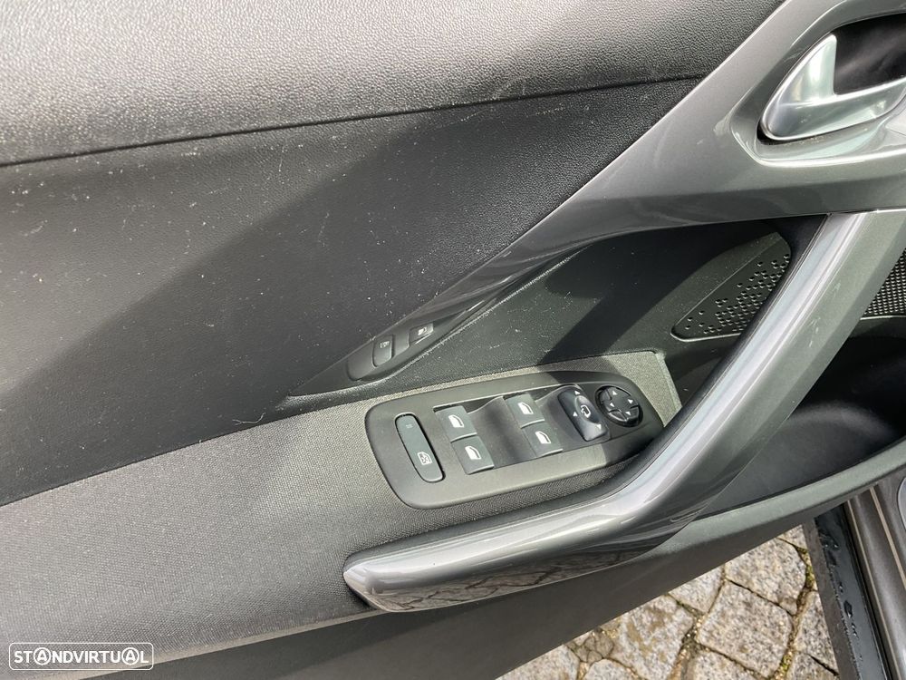 Peugeot 2008 1.2 PureTech Style - 17