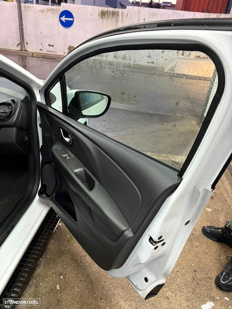 Renault Clio Sport Tourer dCi 90 Limited - 11