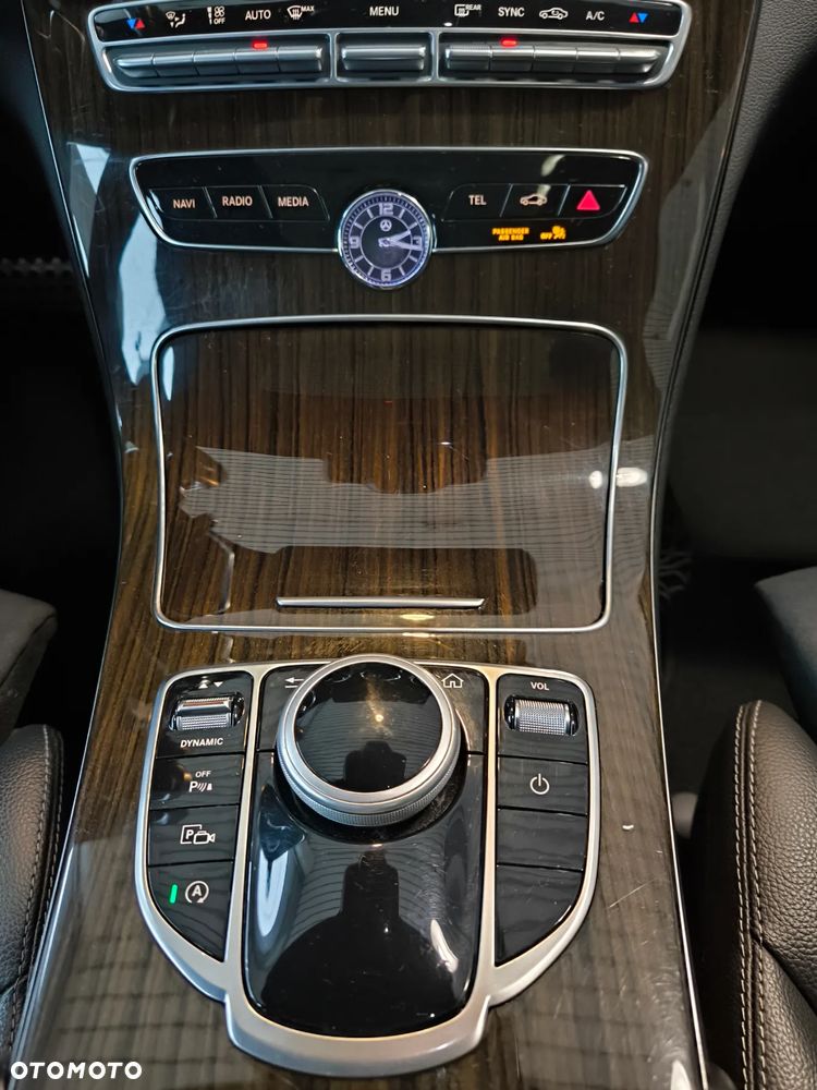 Mercedes-Benz Klasa C 200 4Matic 9G-TRONIC - 21
