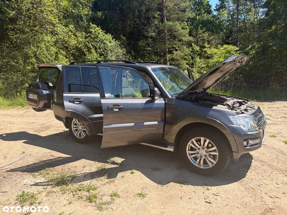 Mitsubishi Pajero - 12
