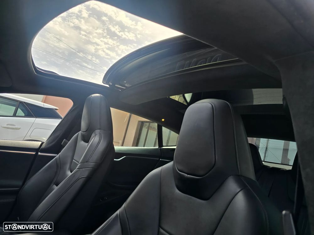 Tesla Model S P90D - 12