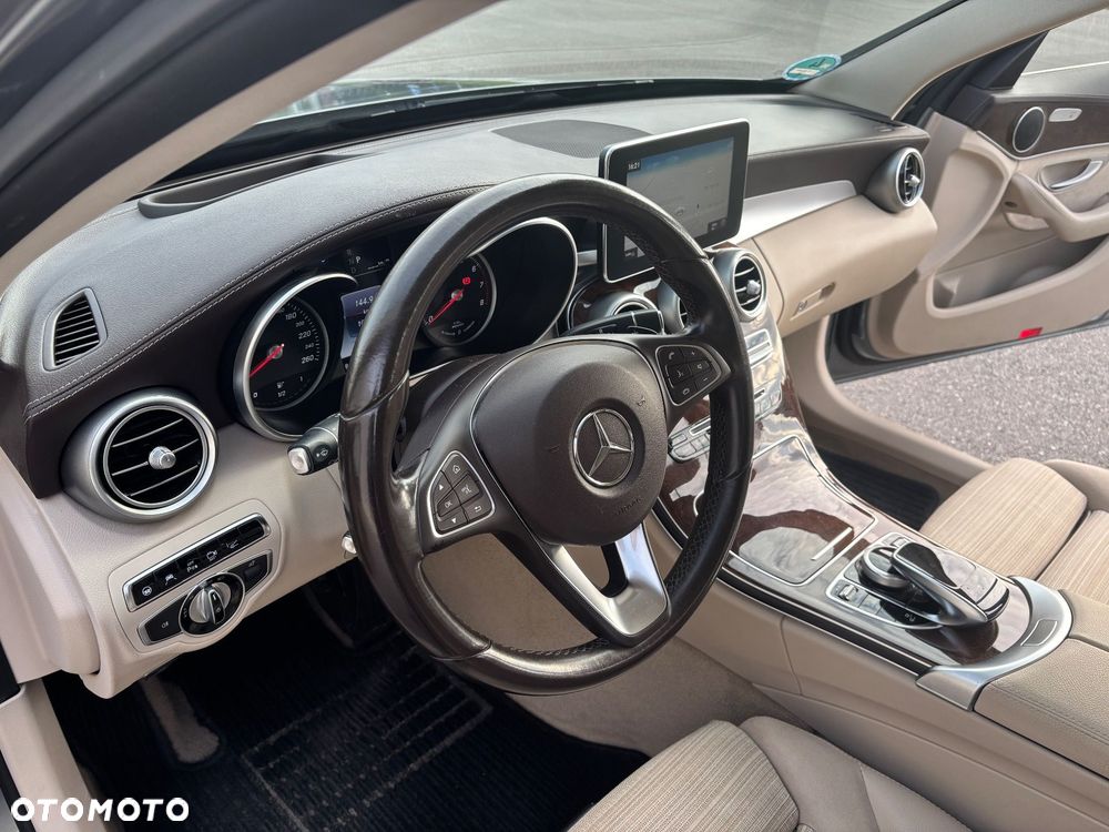 Mercedes-Benz Klasa C 250 7G-TRONIC - 9