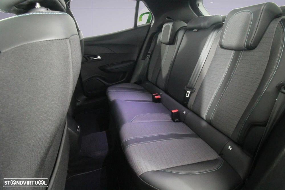 Peugeot e-2008 Allure - 9