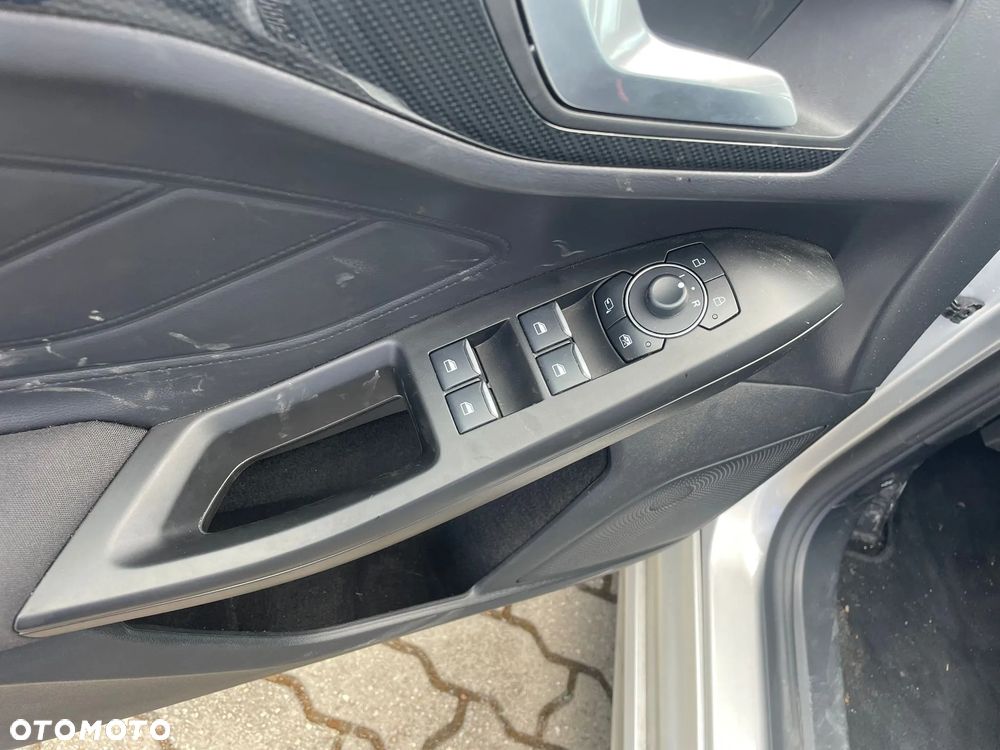 Ford Focus 1.0 EcoBoost mHEV ST-Line X - 12