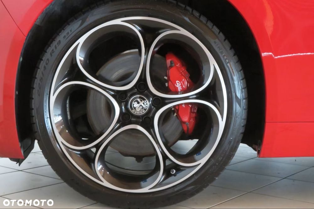 Alfa Romeo Giulia 2.0 Turbo Competizione Q4 - 8