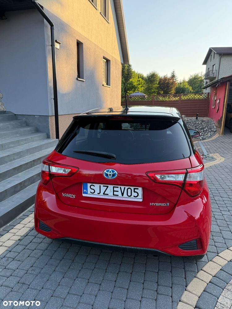 Toyota Yaris Hybrid 100 Selection Platinum - 2
