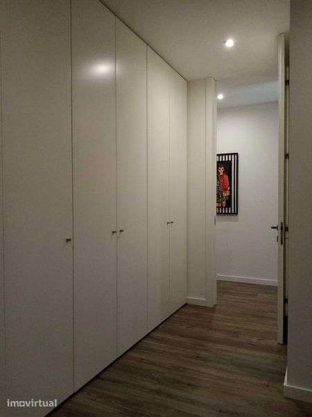 T2 SEMINOVO (Totalmente Mobiliado e Equipado) - Grande imagem: 4/7