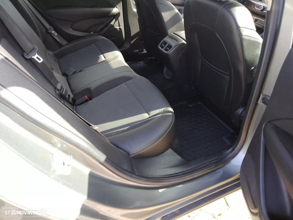 Opel Insignia Grand Sport - 35