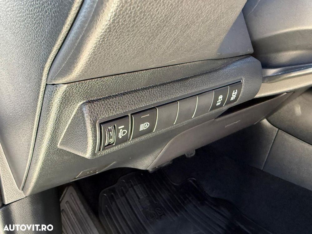 Toyota Corolla 1.8 HSD Business - 22