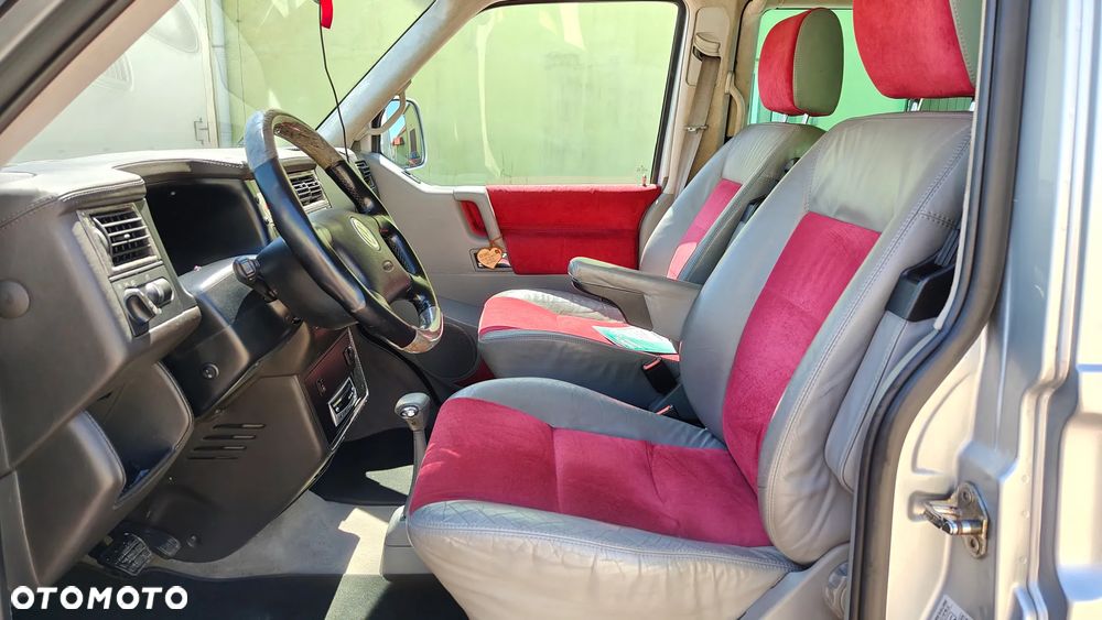 Volkswagen Caravelle - 13