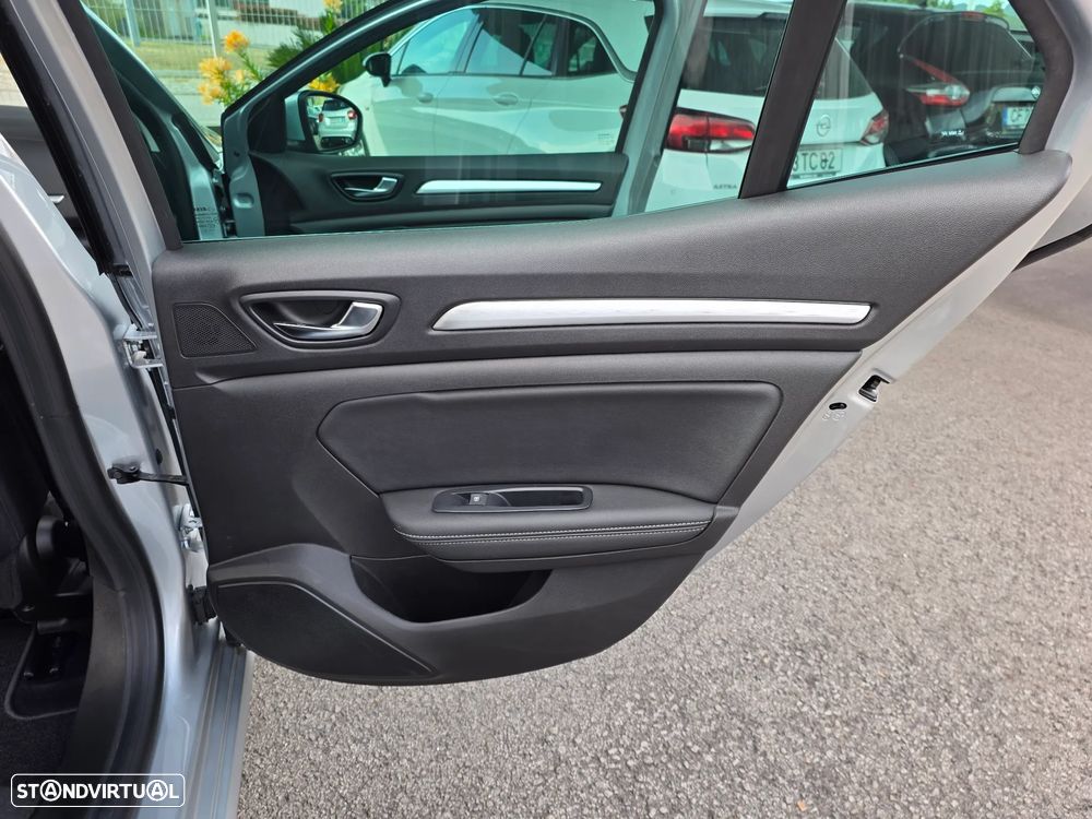 Renault Mégane BLUE dCi 115 INTENS - 24