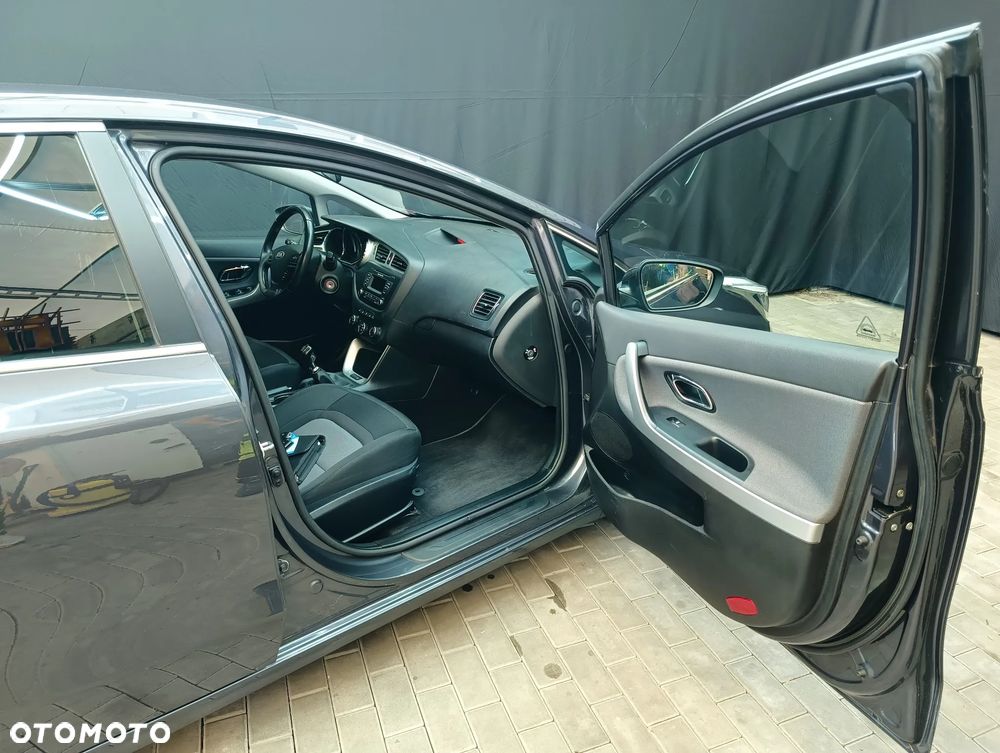 Kia Ceed 1.6 CRDi 128 Fifa World Cup Edition - 20