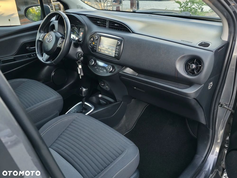 Toyota Yaris Hybrid 100 Business Edition - 9