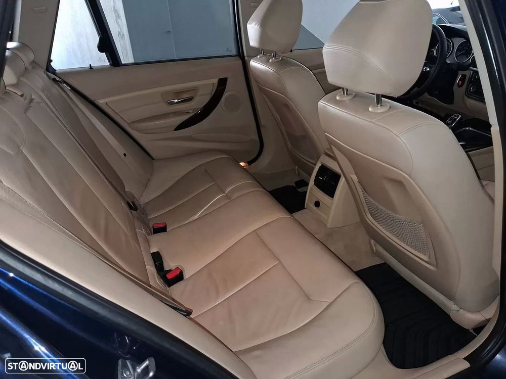 BMW 320 d Auto Exclusive - 23