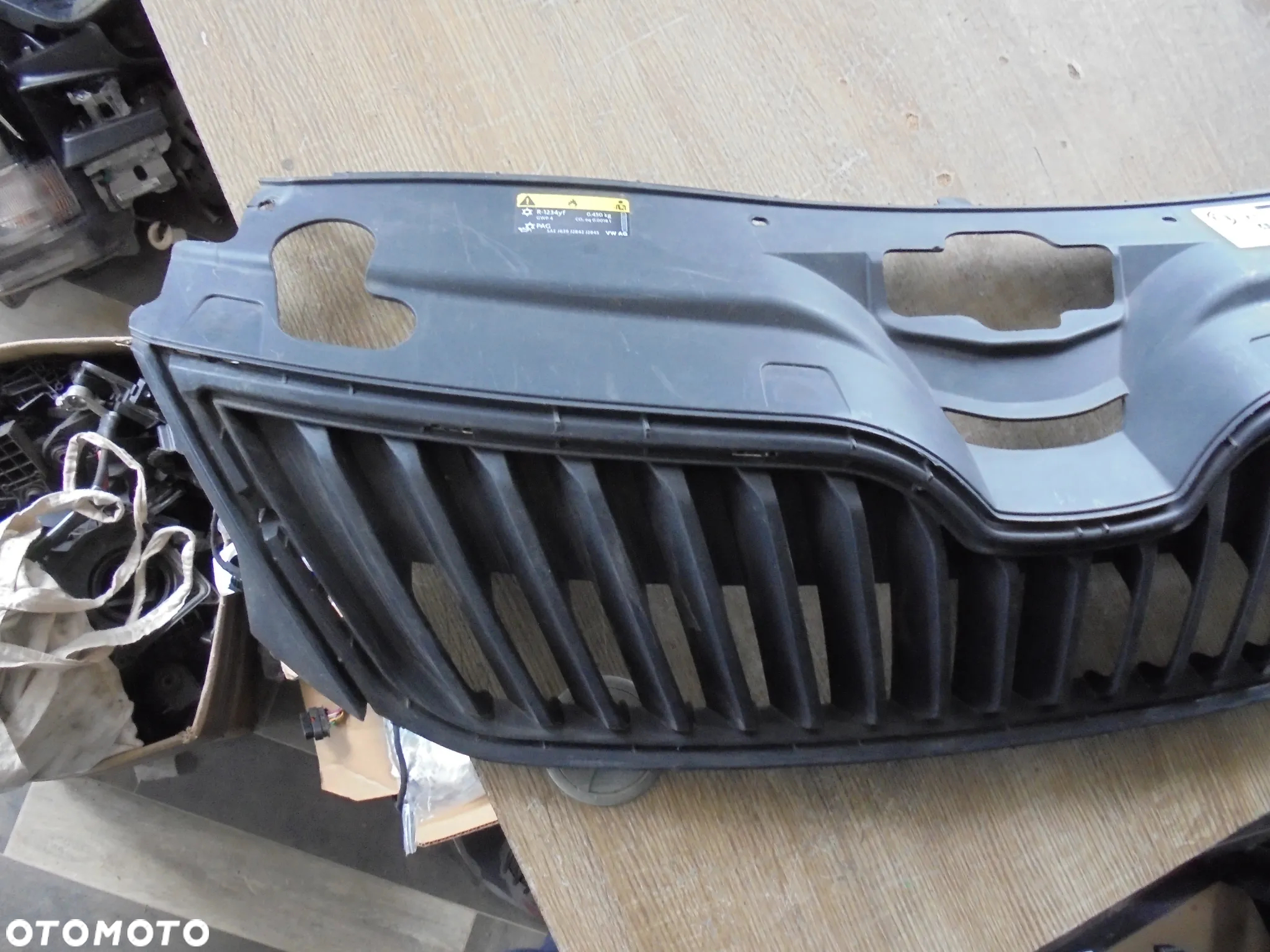 SKODA RAPID GRILL ATRAPA - 2