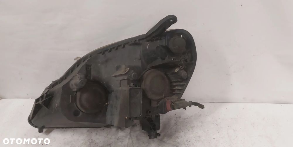 .  LAMPA PRZOD PRZEDNIA PRAWA OPEL ZAFIRA B - 2
